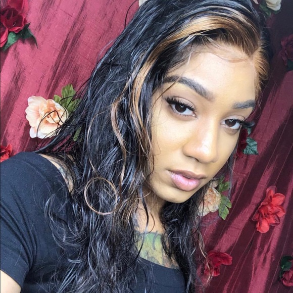 Meet your Posher, Ciondra - Picture 1 of 1